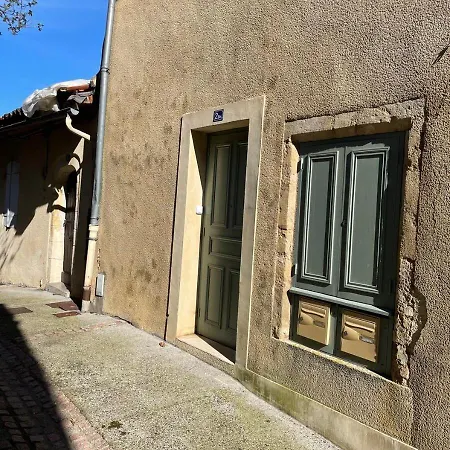 Dans Rue Pietonne Du Centre Ville D'Auch, Calme Et Lumineux - 1Er Et - Parking Gratuit A Prox Daire